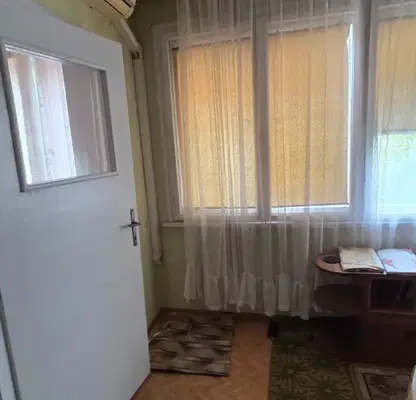 Снимка 3 — Многостаен апартамент в Добрич, Център