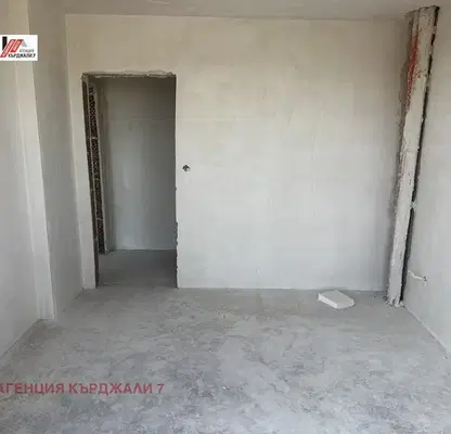 Снимка 5 — Двустаен апартамент в Кърджали, Център