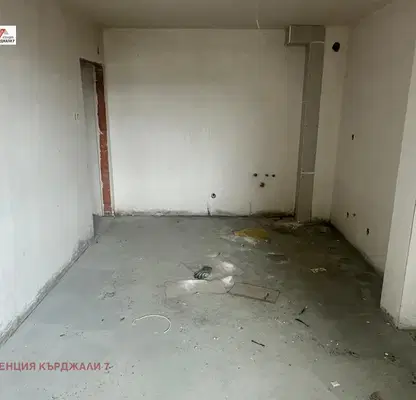 Снимка 2 — Двустаен апартамент в Кърджали, Възрожденци