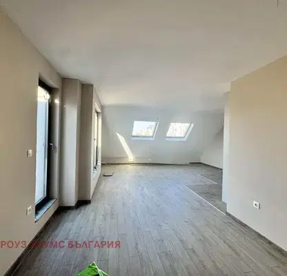 Снимка 2 — Тристаен апартамент с тераса в Център, Пловдив