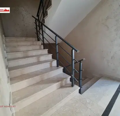 Снимка 2 — Тристаен апартамент с две тераси в Център, Пловдив
