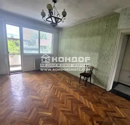 Снимка 3 — Тристаен апартамент с две тераси в Центъра на Пловдив