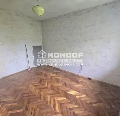 Снимка 4 — Тристаен апартамент с две тераси в Центъра на Пловдив