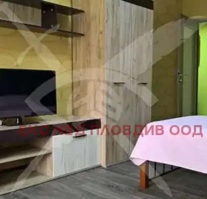 Снимка 2 — Двустаен апартамент в Център на Пловдив с тераса