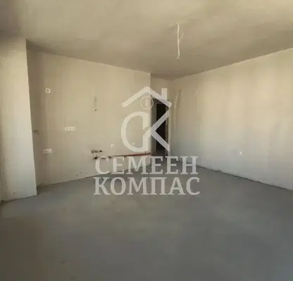 Снимка 2 — Тристаен апартамент в Кършияка с тераса и асансьор