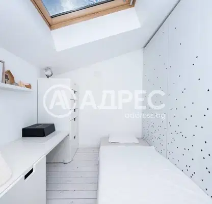 Снимка 5 — Тристаен апартамент 74 кв.м. в Кючук Париж с покривни прозорци