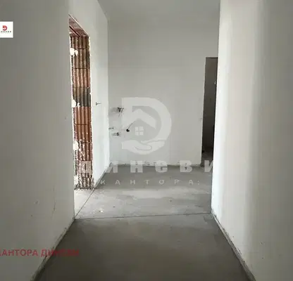 Photo 3 — Spacious 3-room apartment in Ostromila with two terraces