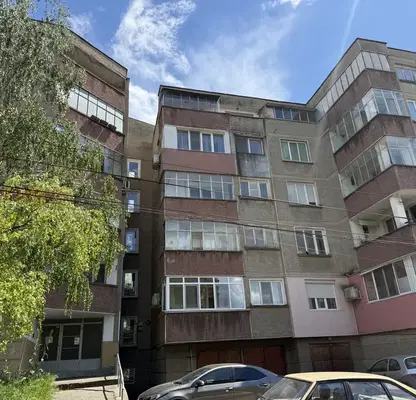 Снимка 2 — Тристаен апартамент в Раз, Възраждане