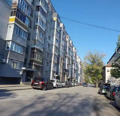 Снимка 4 — Двустаен апартамент в Русе, Широк център