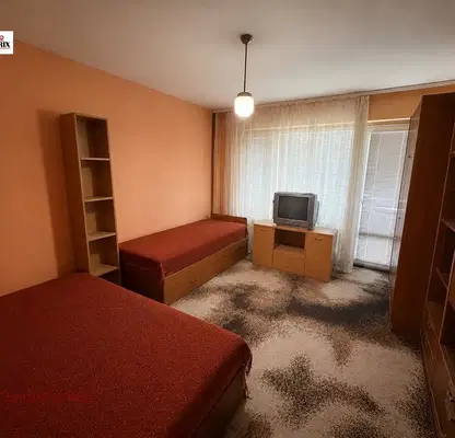 Снимка 2 — Тристаен апартамент в Русе, Възраждане