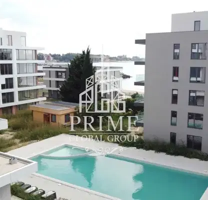 Photo 2 — Three-room apartment with 2 bedrooms on the first line in Ravda