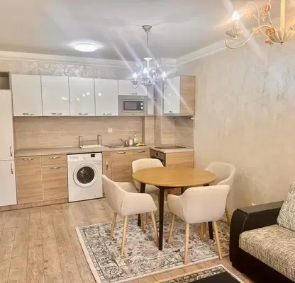 Снимка 3 — Двустаен апартамент в Шумен, Пазара