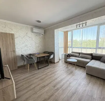 Снимка 3 — Двустаен апартамент в Шумен, Пазара