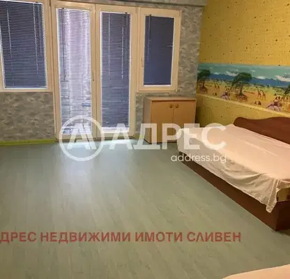 Снимка 2 — Тристаен апартамент с голяма тераса в Сини камъни, Сливен