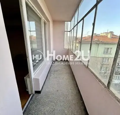 Снимка 3 — Тристаен апартамент с тераса в Банишора, София