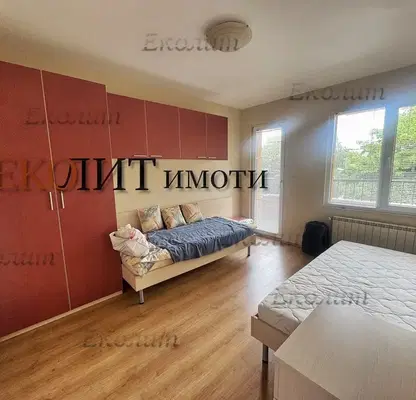 Снимка 3 — Тристаен апартамент с две тераси в Бъкстон, София