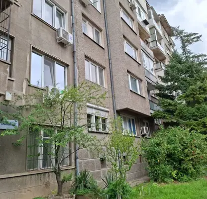 Снимка 2 — 1-стаен апартамент на партер в Център, бул. Пенчо Славейков