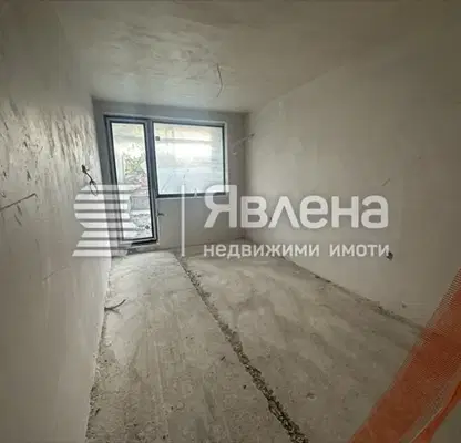 Снимка 3 — Двустаен апартамент в Център София с тераса и асансьор