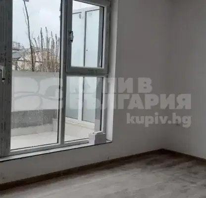 Снимка 5 — Двустаен апартамент с голяма тераса в Център, София