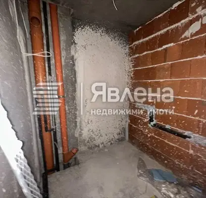 Снимка 3 — Тристаен апартамент в Център с асансьор и балкон