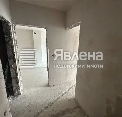 Снимка 4 — Тристаен апартамент в Център с асансьор и балкон