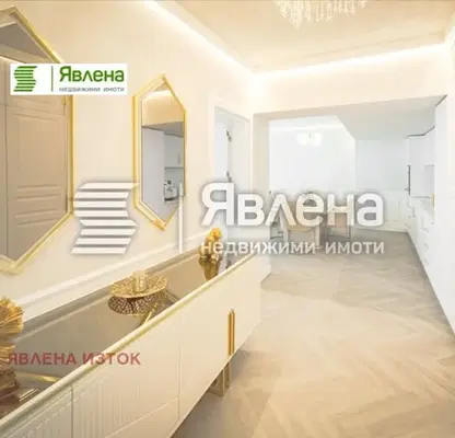 Снимка 2 — 3-стаен апартамент в Център с паркомясто и асансьор