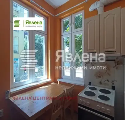 Снимка 3 — Четиристаен апартамент с таван и паркоместа в Център, София