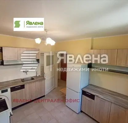 Снимка 4 — Четиристаен апартамент с таван и паркоместа в Център, София