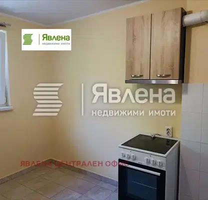 Снимка 5 — Четиристаен апартамент с таван и паркоместа в Център, София