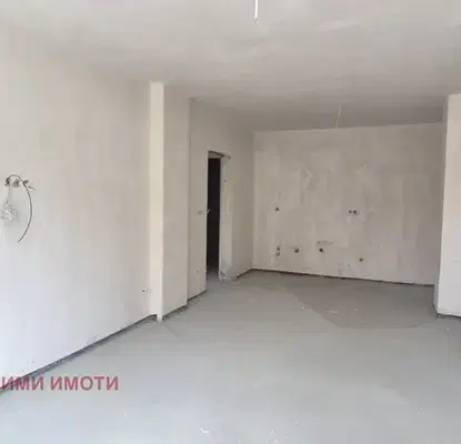 Снимка 5 — Просторен 4-стаен апартамент в Център с тераса и гледка