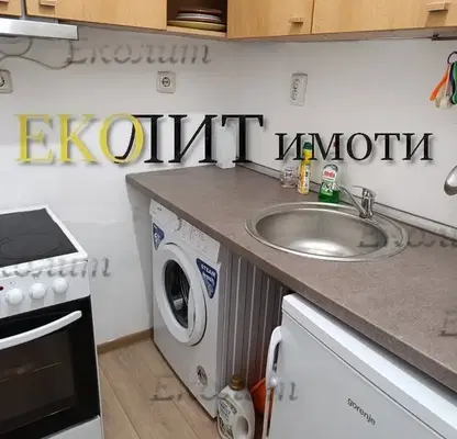 Снимка 2 — Двустаен апартамент с голяма тераса в Център, София