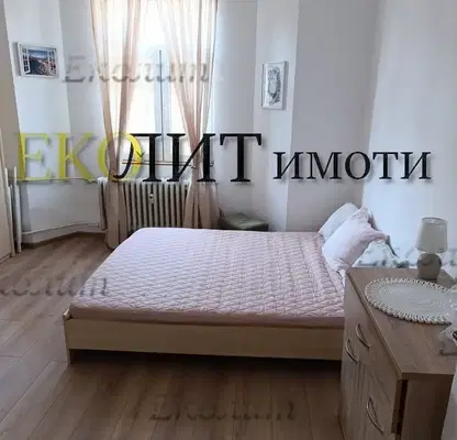 Снимка 4 — Двустаен апартамент с голяма тераса в Център, София