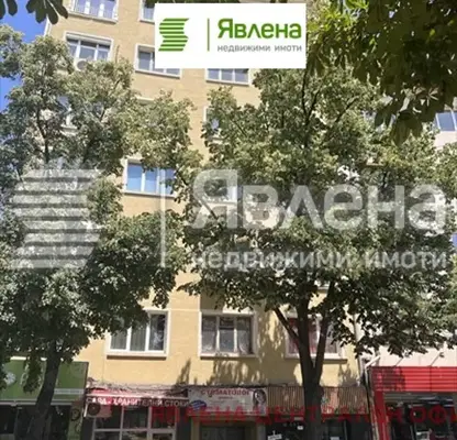 Снимка 2 — Двустаен апартамент в Център на София с асансьор