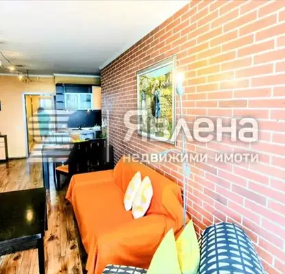 Снимка 2 — Двустаен апартамент с две тераси в Център, София