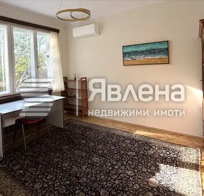Снимка 3 — Тристаен апартамент в София, Център