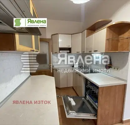 Снимка 3 — Тристаен апартамент в София, Център