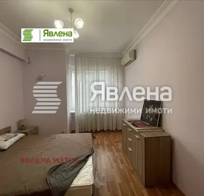 Снимка 4 — Тристаен апартамент в София, Център