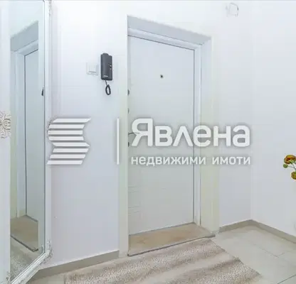 Снимка 5 — Тристаен апартамент в Център на София с тераса и паркомясто