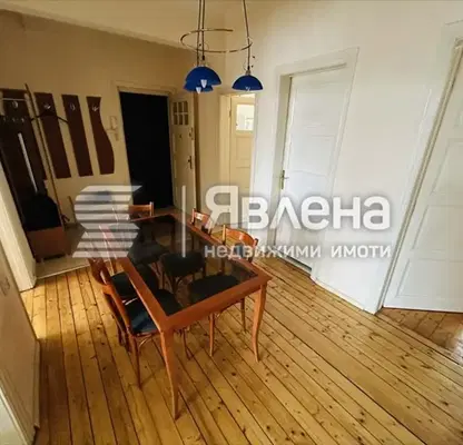 Снимка 4 — Тристаен апартамент с тераса в Център, София