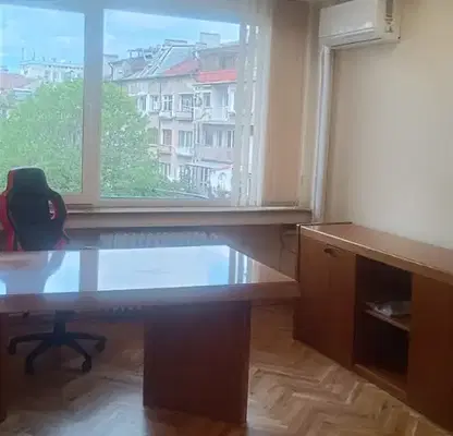 Снимка 2 — 4-стаен апартамент с две паркоместа в Център, София