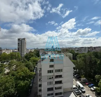 Снимка 2 — Тристаен апартамент с две тераси в Дианабад, София
