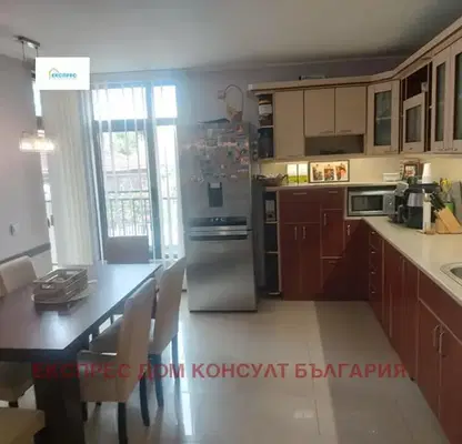Photo 4 — 3-bedroom apartment in Sofia, Hadji Dimityr