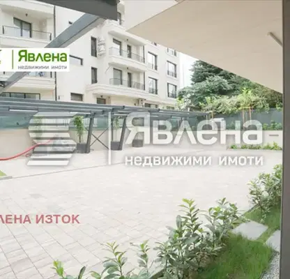 Снимка 2 — Двустаен апартамент в Изток с паркомясто и асансьор