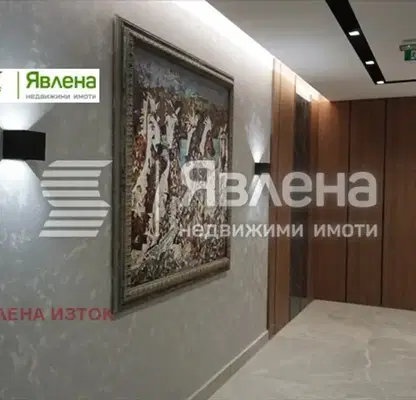 Снимка 3 — Двустаен апартамент в Изток с паркомясто и асансьор