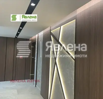 Снимка 4 — Двустаен апартамент в Изток с паркомясто и асансьор