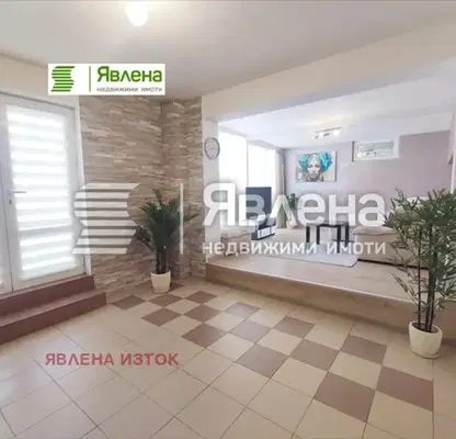 Снимка 2 — Двустаен апартамент с голяма тераса в Лозенец, София