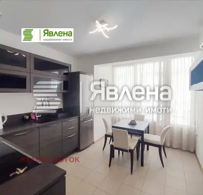 Снимка 5 — Двустаен апартамент с голяма тераса в Лозенец, София