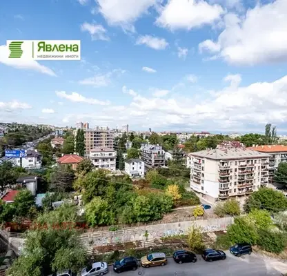 Снимка 3 — Просторен 4-стаен апартамент с панорамна гледка в Овча купел