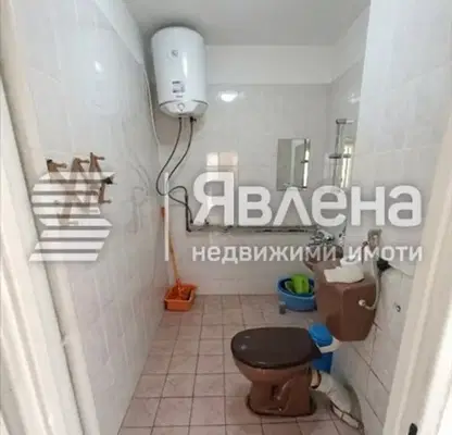 Снимка 4 — Просторен 2-стаен апартамент в Редута с два балкона