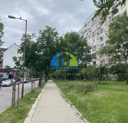 Снимка 2 — Двустаен апартамент с балкони в Света Троица, София